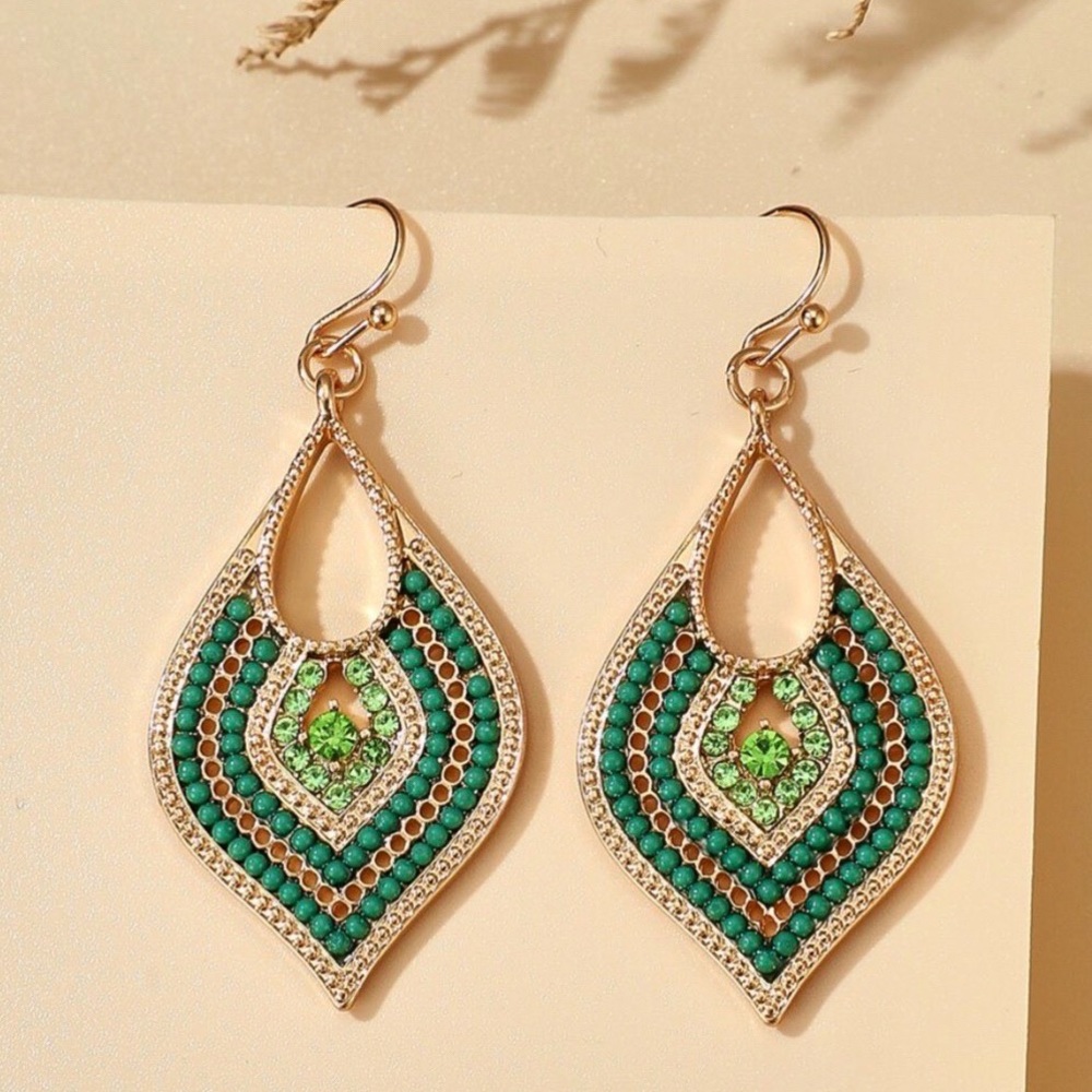 2/$20! Gold/Green Crystal/Bead Drop Earrings - Picture 4 of 7